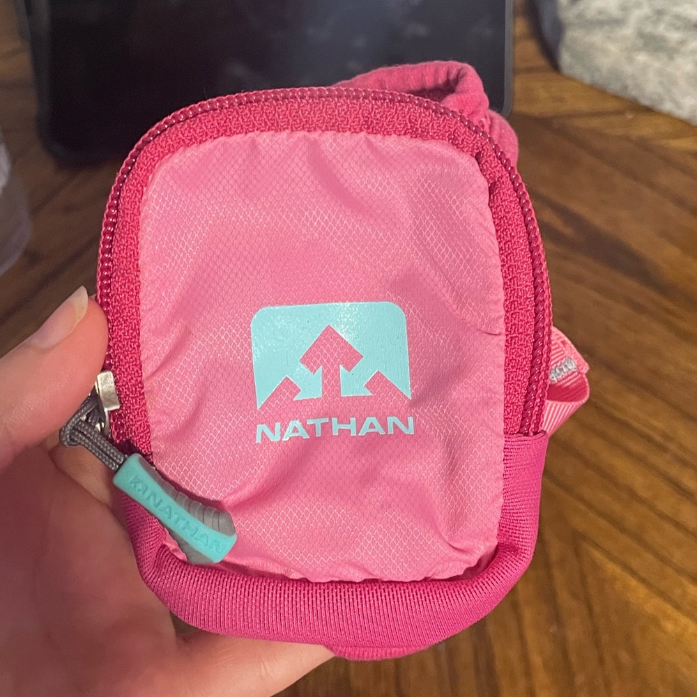Nathan Pink SpeedDraw Plus Insulatd for Wrist and Hydration Bottle Running Gear